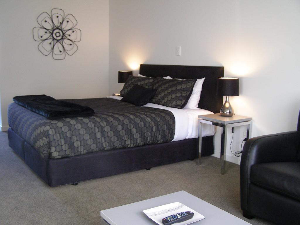 Bellano Motel Suites ไครสต์เชิร์ช ภายนอก รูปภาพ A typical motel room