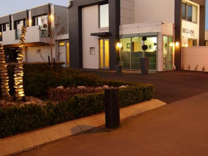 Bellano Motel Suites ไครสต์เชิร์ช ภายนอก รูปภาพ The entrance to the hotel