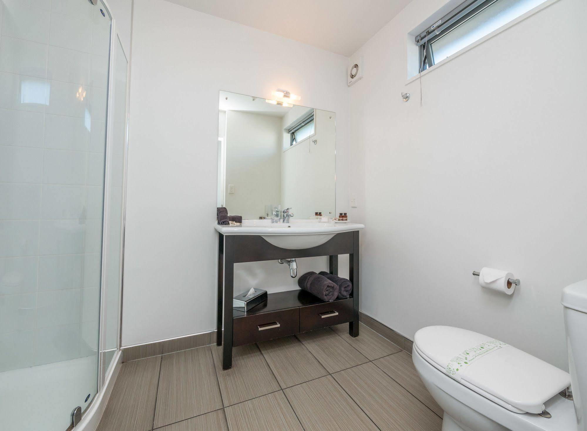 Bellano Motel Suites ไครสต์เชิร์ช ภายนอก รูปภาพ Bathroom