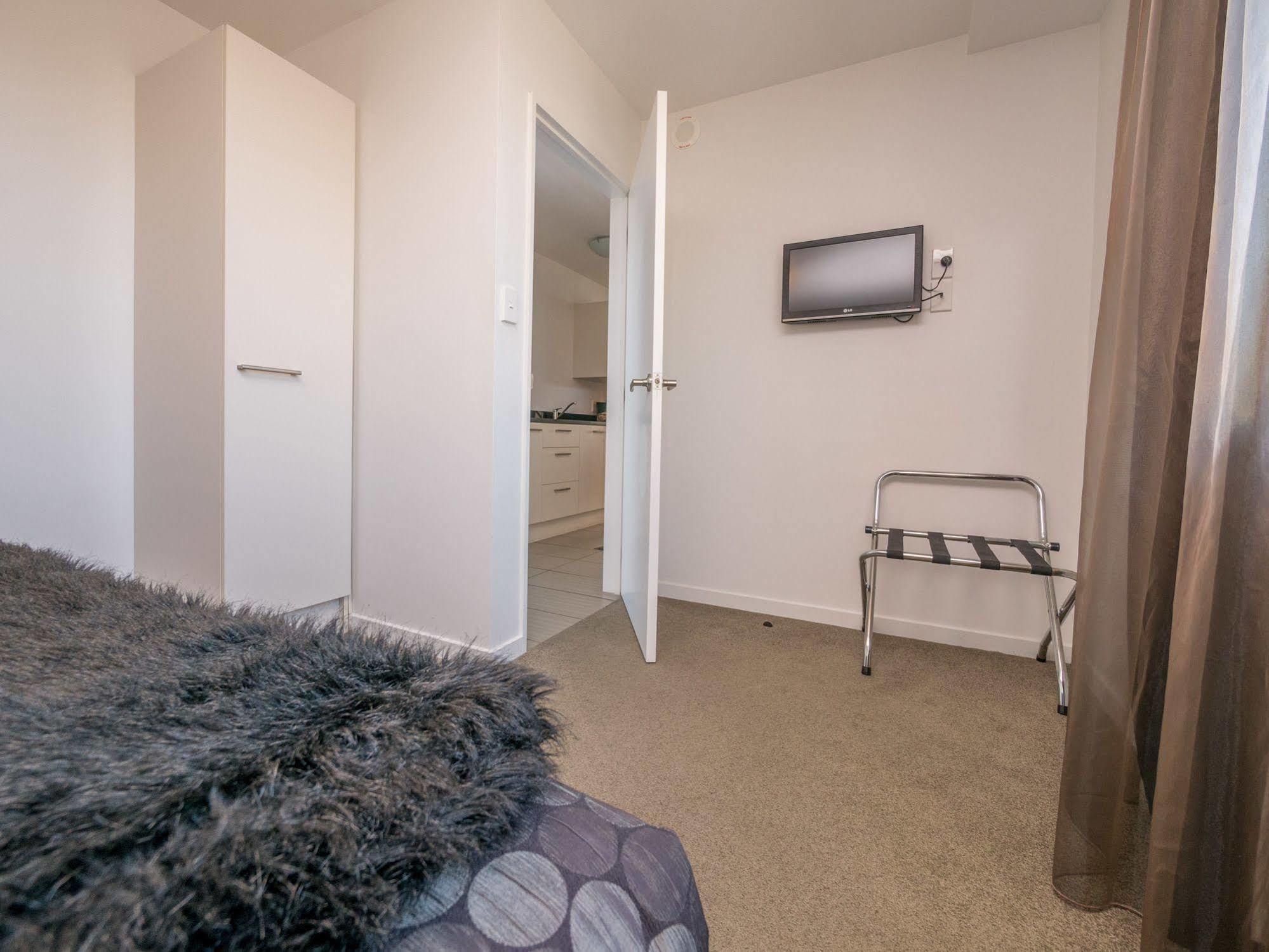 Bellano Motel Suites ไครสต์เชิร์ช ภายนอก รูปภาพ A typical studio apartment